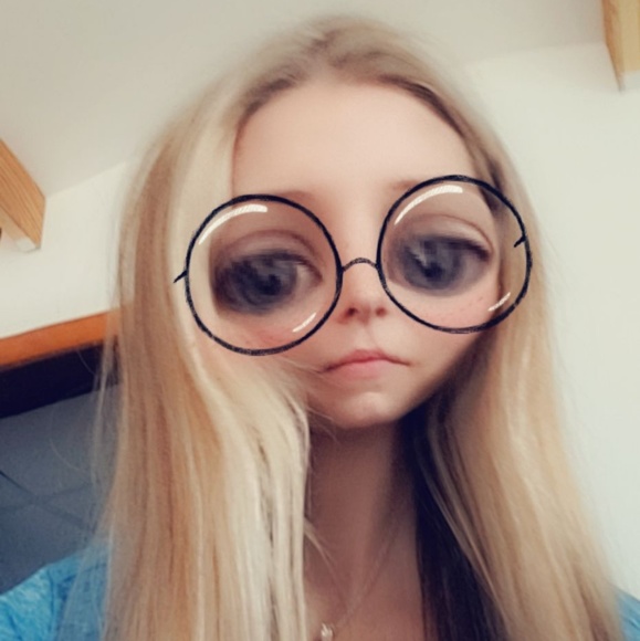 Meet your Posher, Stephanie - Picture 1 of 1